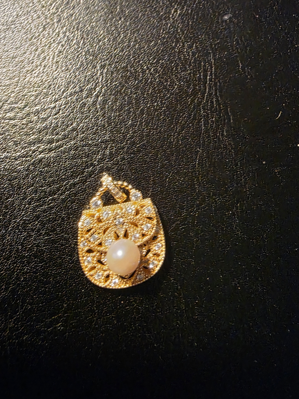 Purse Pendant With Pink Toned Akoya Pearl